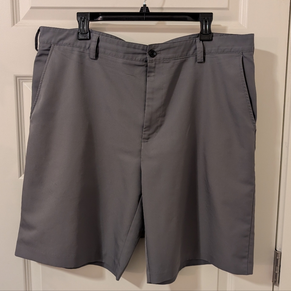 IZOD Shorts PerformX Style 2 Front Pockets 2 Back Pockets Vented Waist 38 Gray